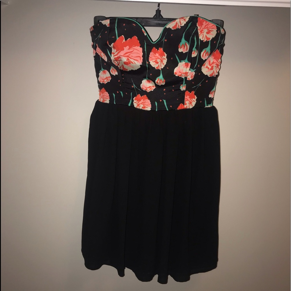 Short black floral dress🖤